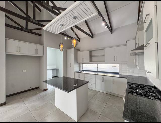 3 BEDROOM HOUSE FOR SALE IN MIDSTREAM ESTATE